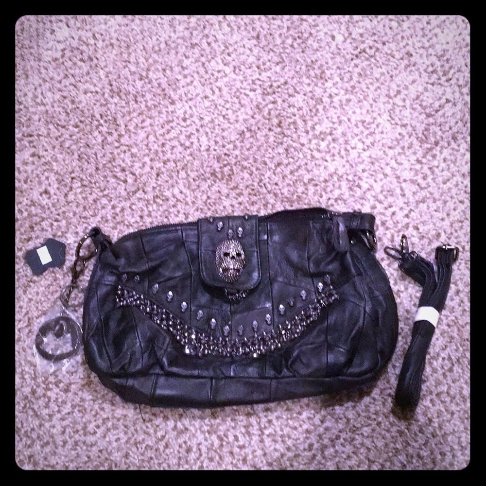 Gorgeous skull design faux leather purse 👛